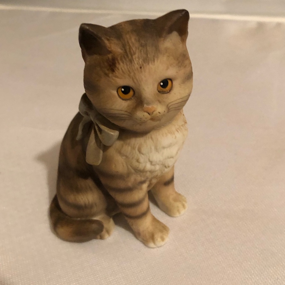 1984 Schmid Tabby Cat Figurine - 859 $20 or $15 w/offer